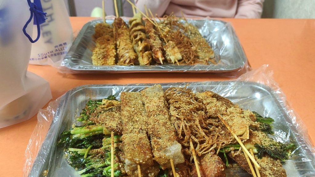 老俩口炸串门市