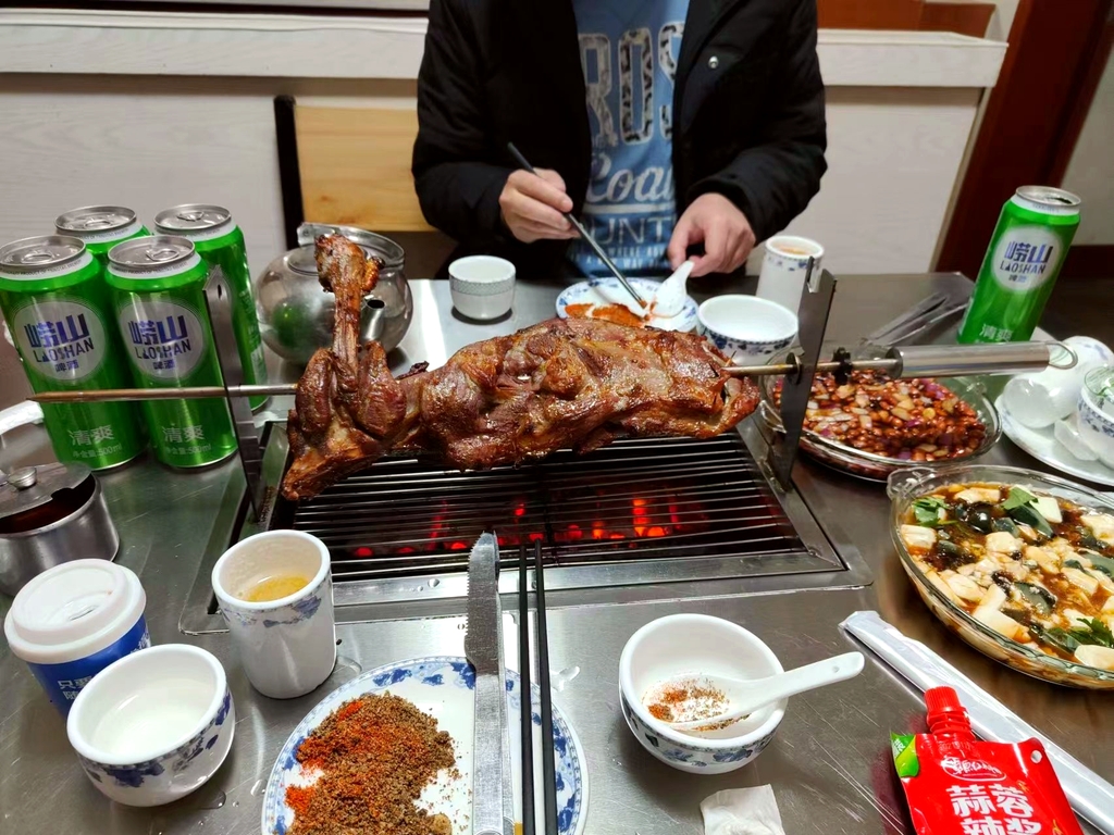 蒙古特色烤羊腿