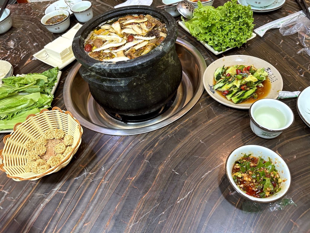 鲁朗石锅城·松茸石锅鸡