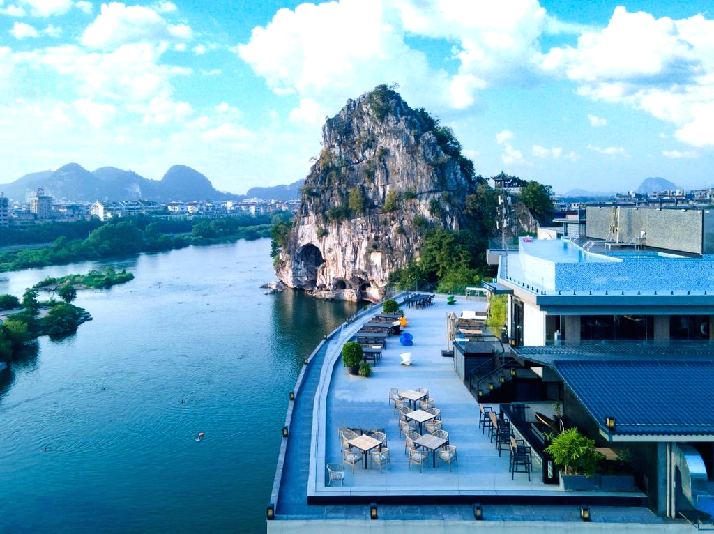 诗与远方SYYF·漓江院子酒店(象鼻山两江四湖店)