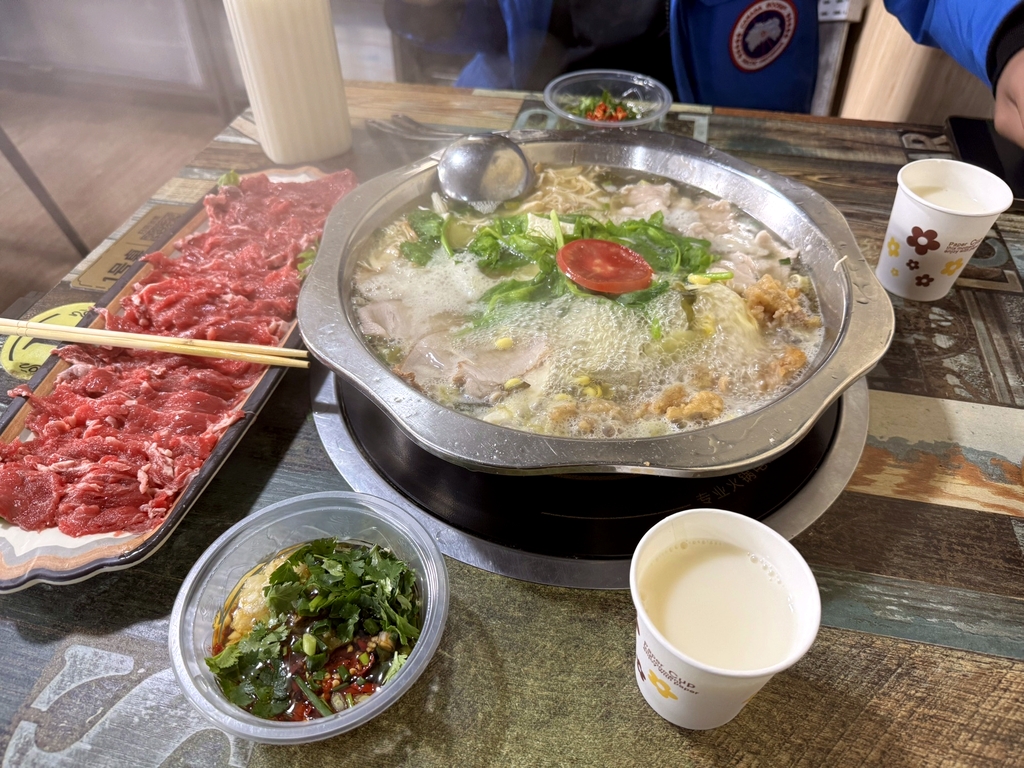 彭彭豆花火锅(迎宾路总店)