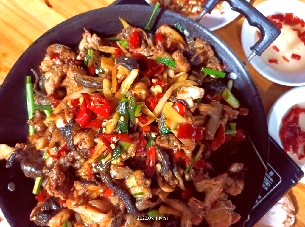 何记馄饨饺子店