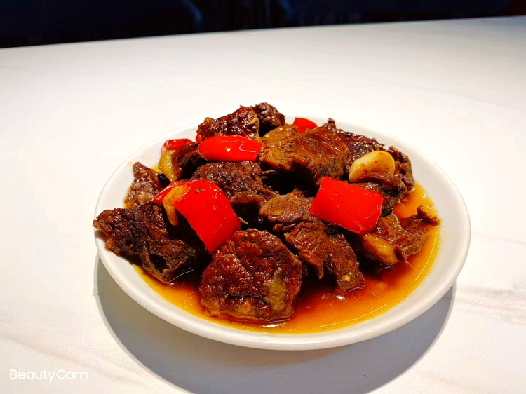 和何鲜红烧牛肉米饭馆