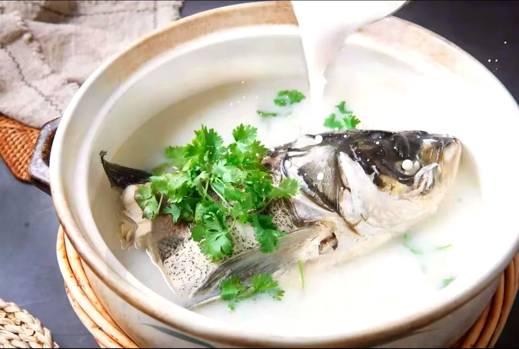 香园楼饭店·大鱼头·老字号(茅山东方盐湖城店)