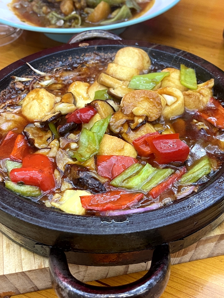 东北菜饺子馆铁锅炖