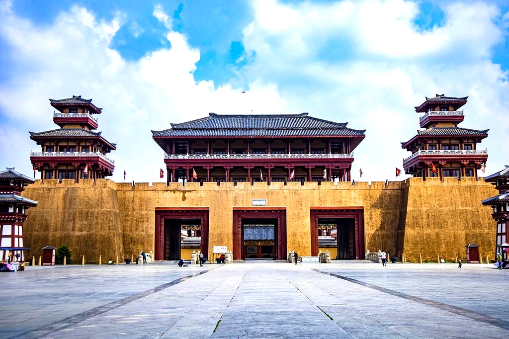 中国汉城汉宫景区