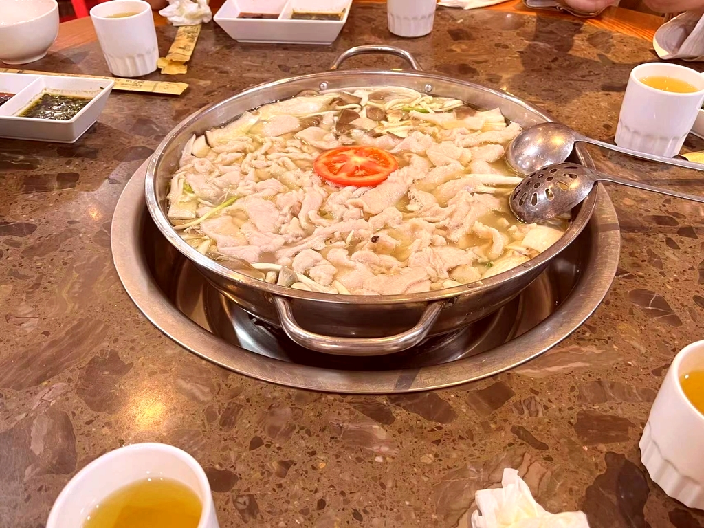 迎三江菌汤兔(艾林丰泽园小区三号地店)