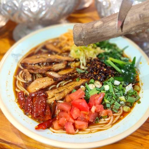 有一家特色烧肉米线(总店)