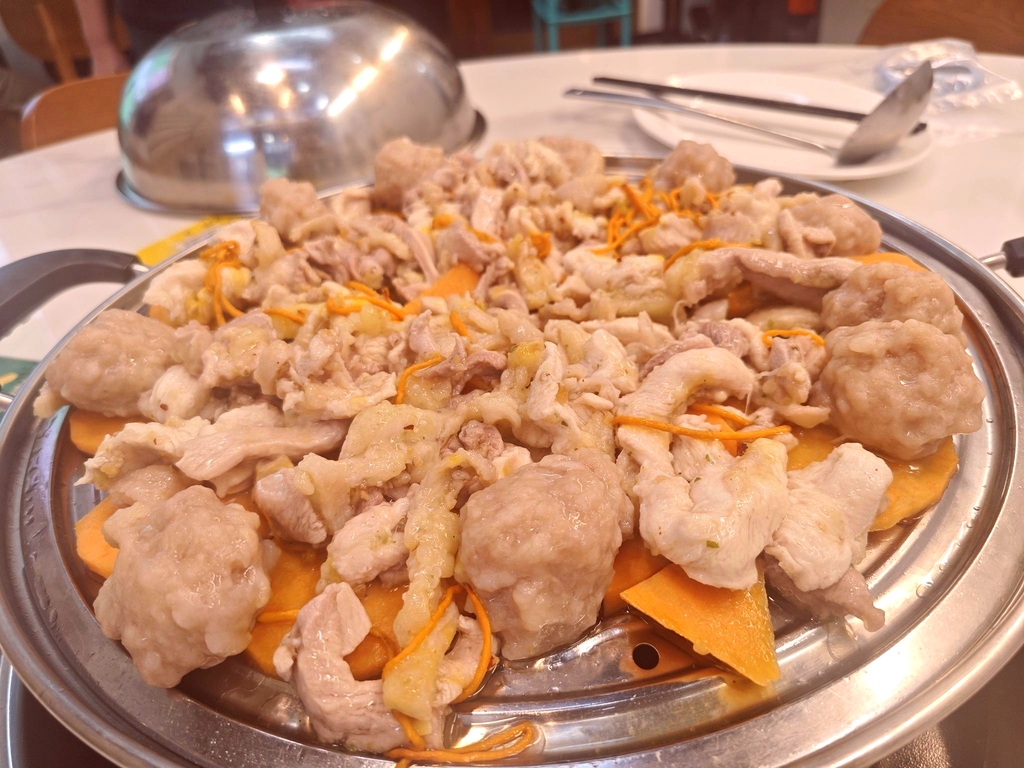 食为先桑拿鸡火锅店