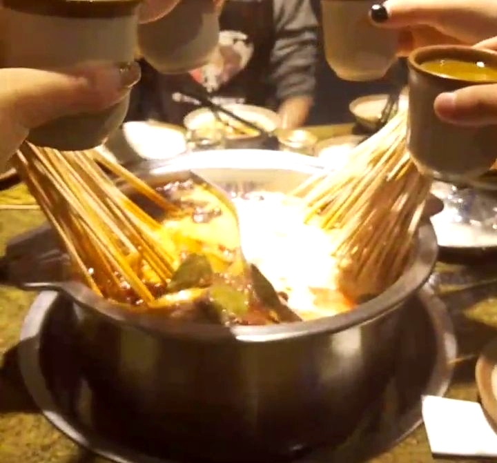 嘴对嘴砂锅串串香(芙蓉小区店)