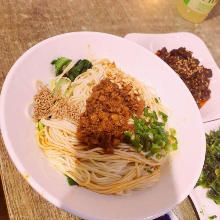 卓妈跳跳小面(四月天小区店)
