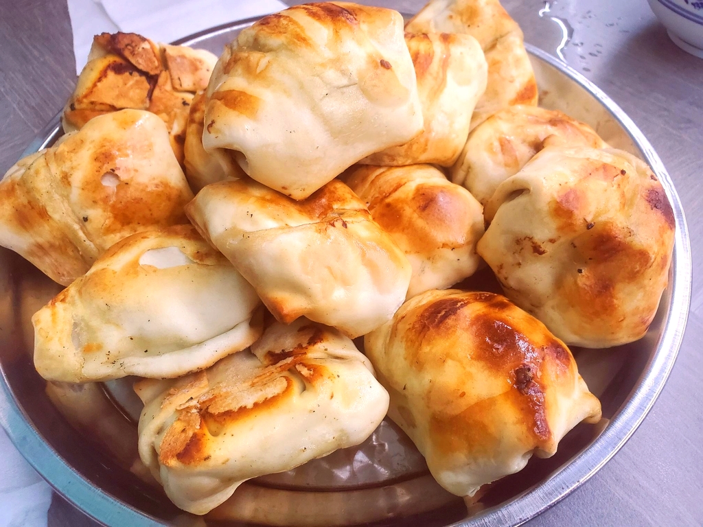 原前进街阿孜古丽烤包子店