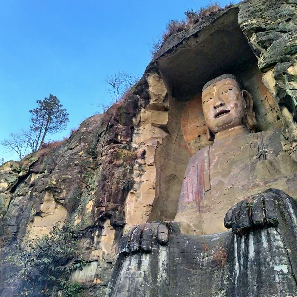 半月山大佛