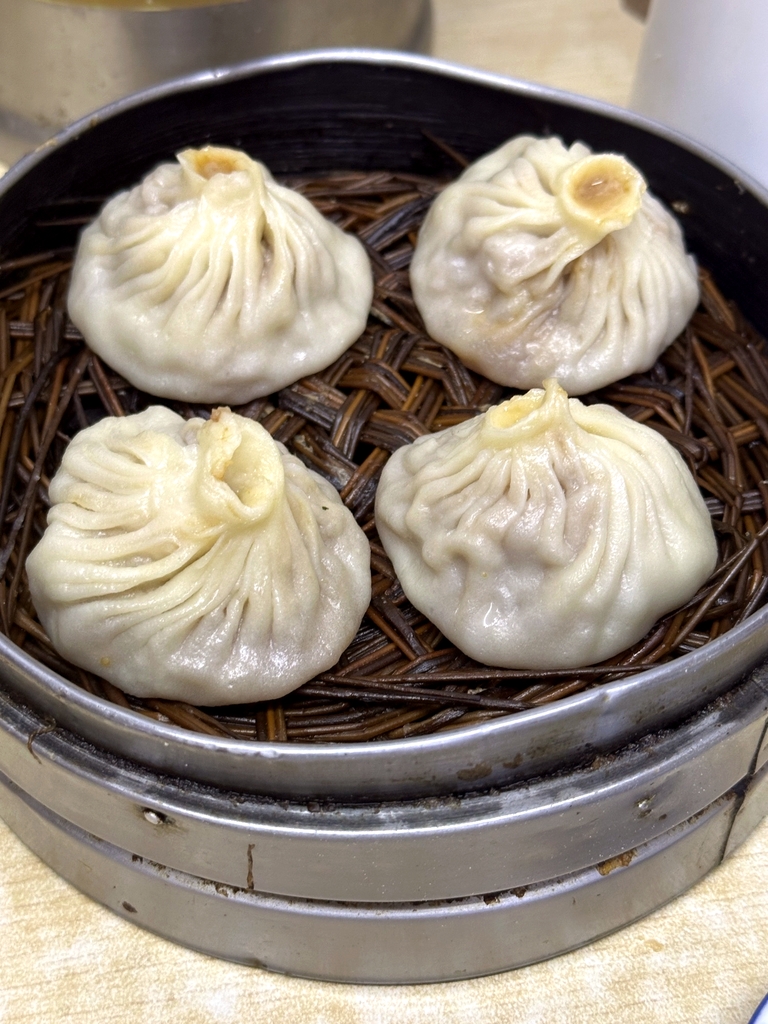 铁路王小笼包店