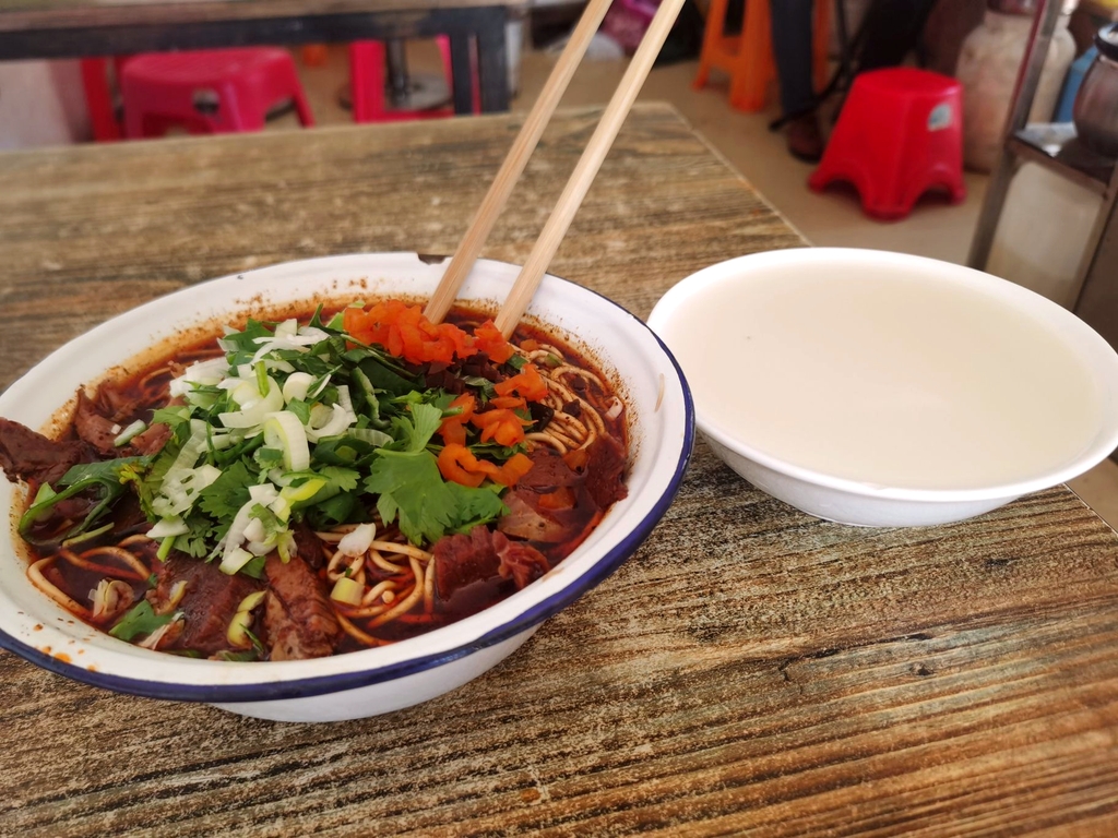 五子牛肉面馆