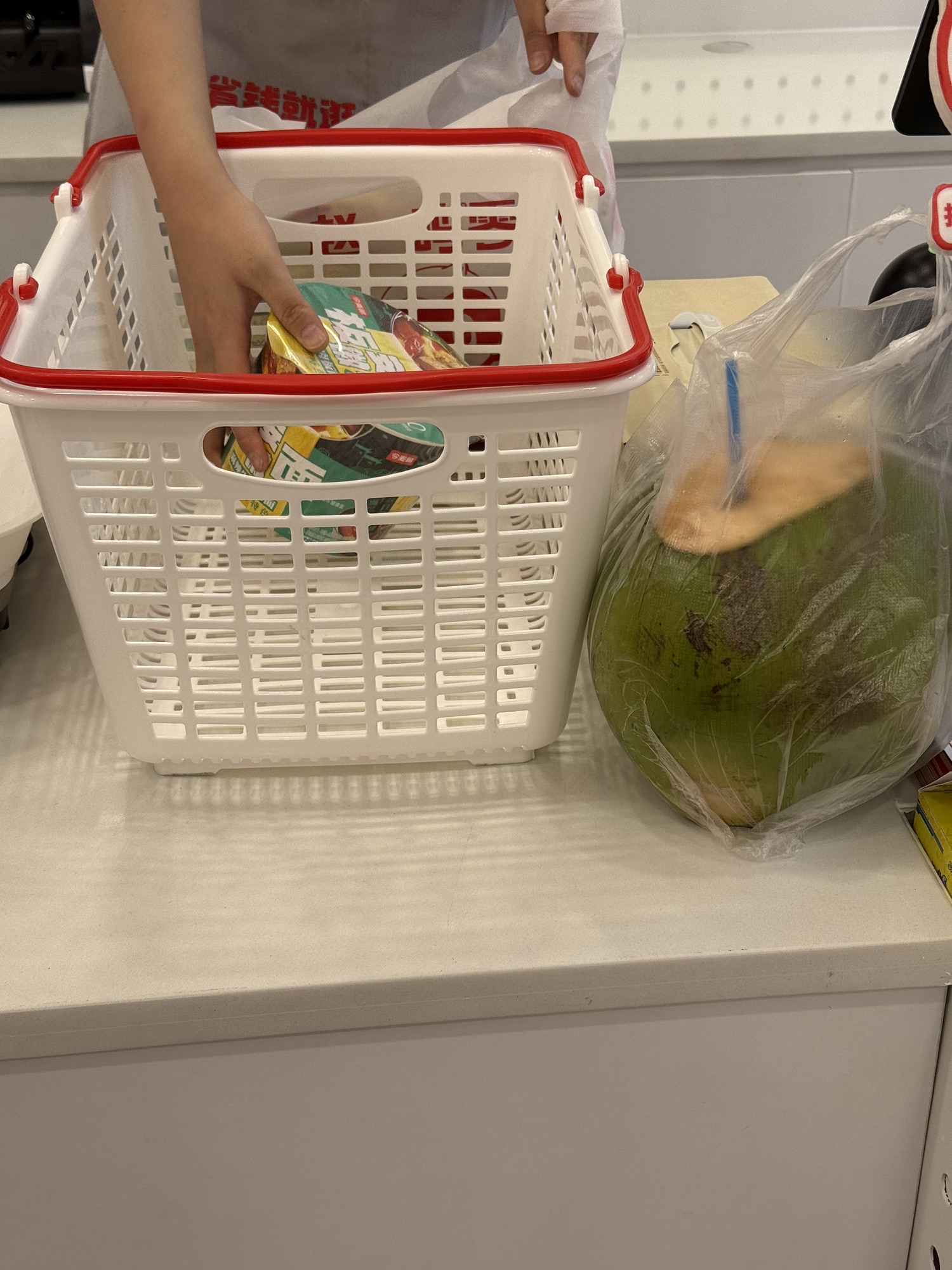 赵一鸣省钱超市(海南三亚保利崖州湾亲海店)