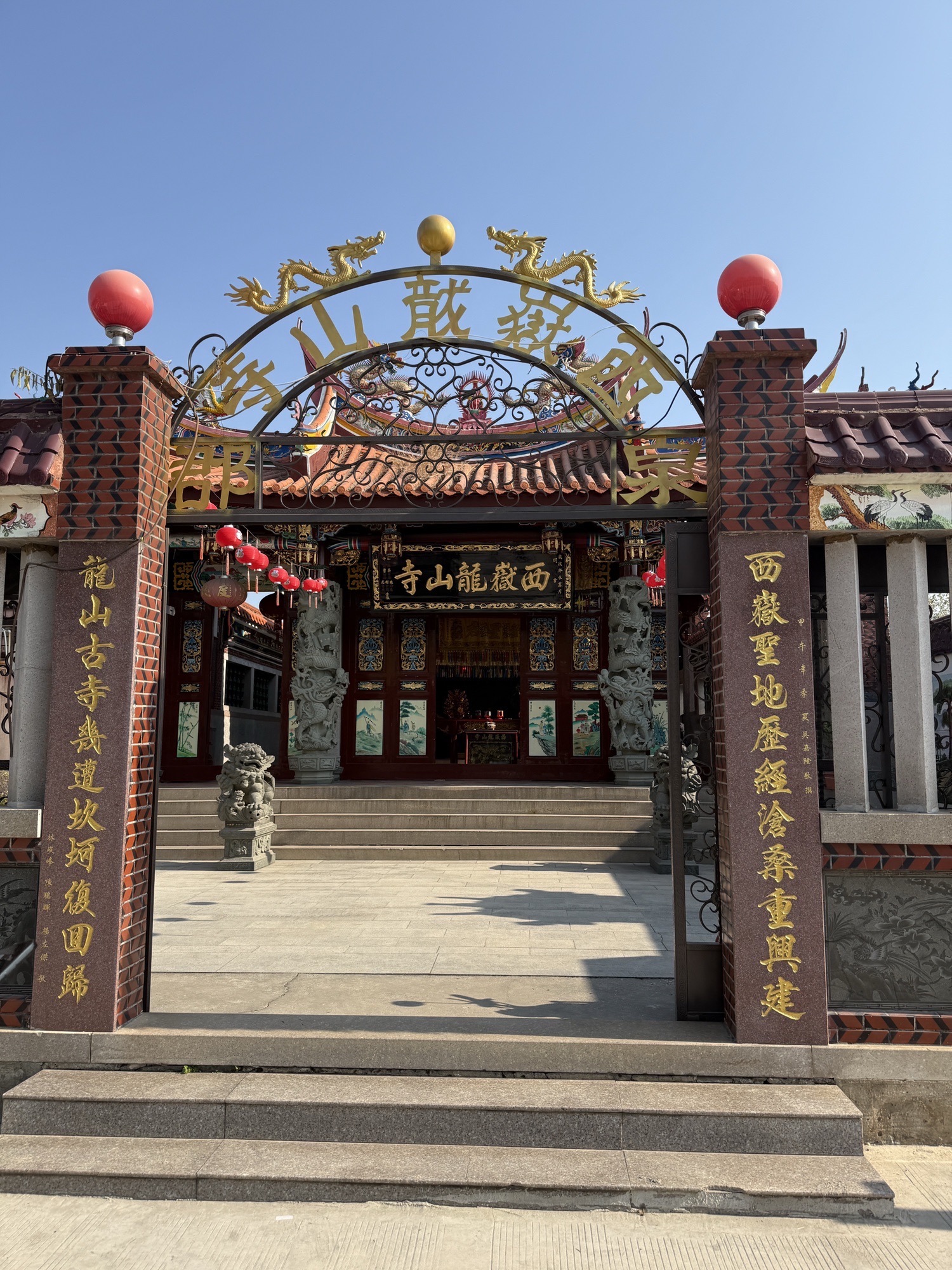 西岳龙山寺实景照片