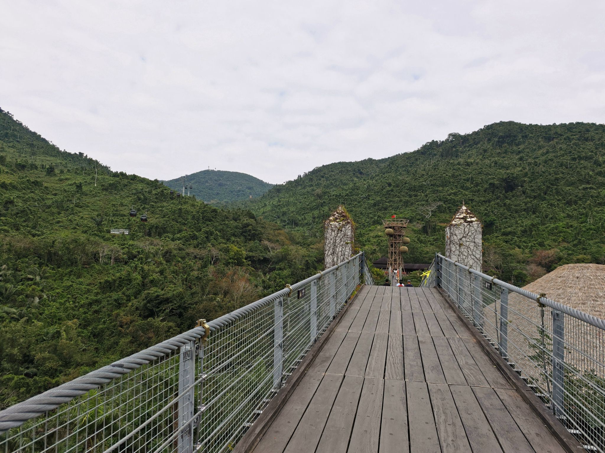 峡谷幽湖