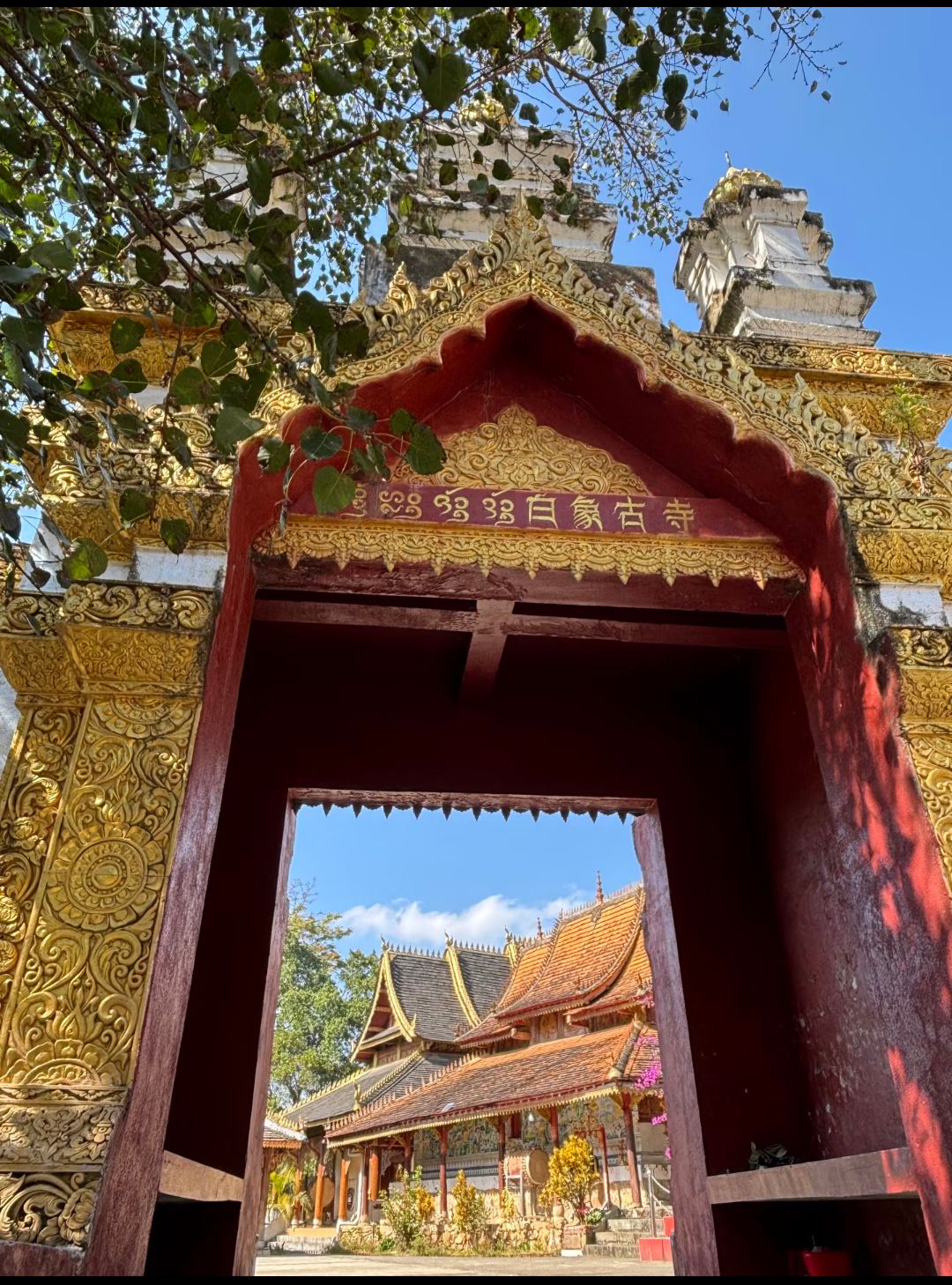 白象古寺实景照片
