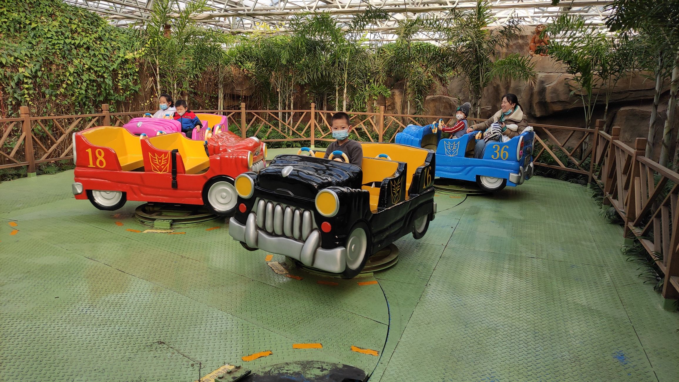 场地封面-旋转赛车