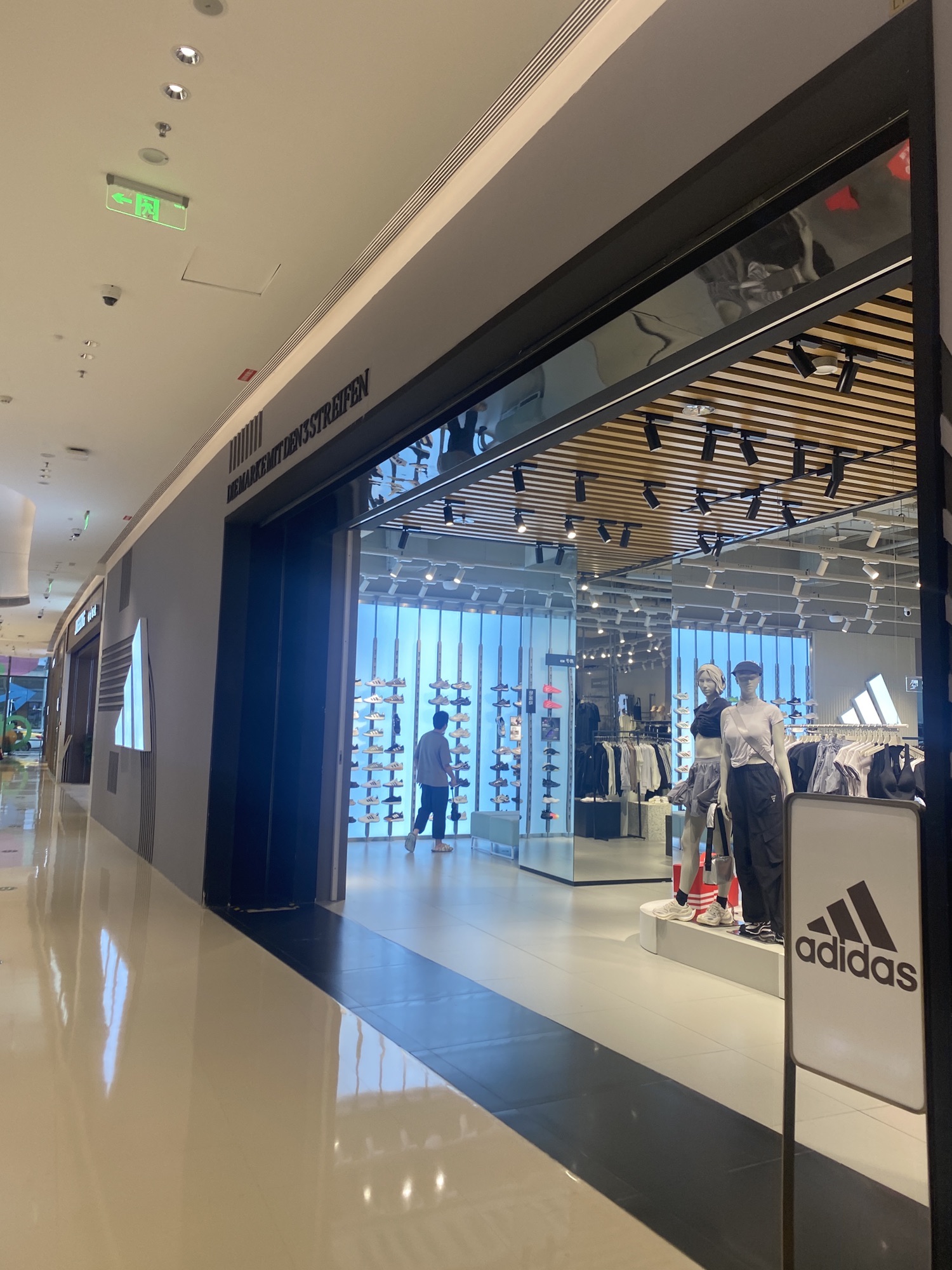Adidass Mega Plus(三亚大悦城)