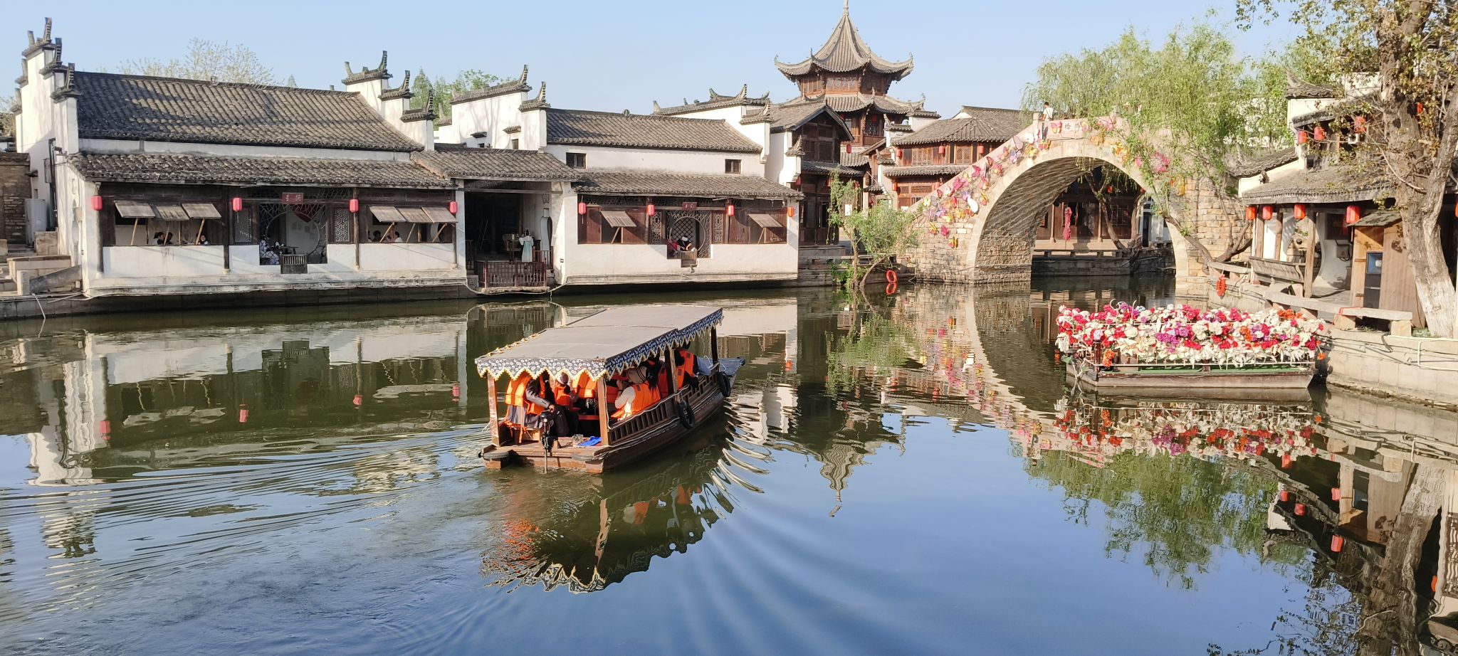 犁桥水镇圆楼餐厅